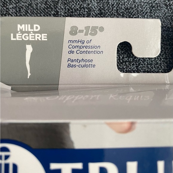 NEW TRUFORM LADIES SHEER PANTYHOSE - Beige - Picture 3 of 4